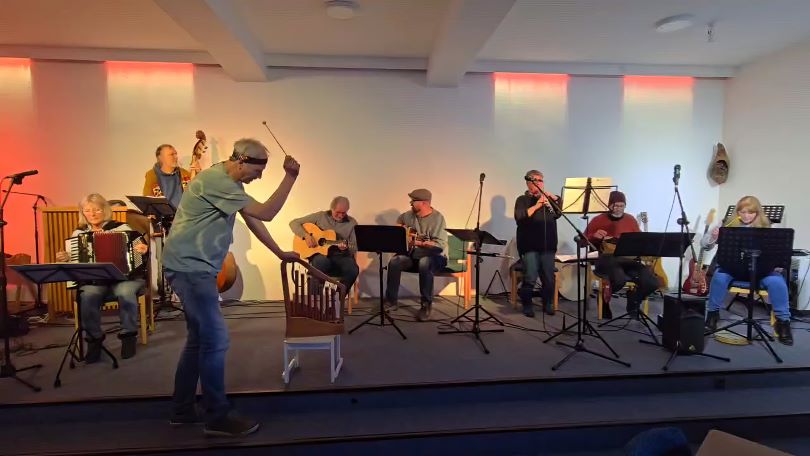 Musiktheater Dingo mit Röhrenglocken
